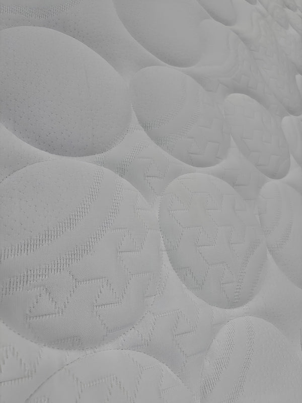 Gros plan sur le tissu tricoté matelassé du Lyzza Essentiel